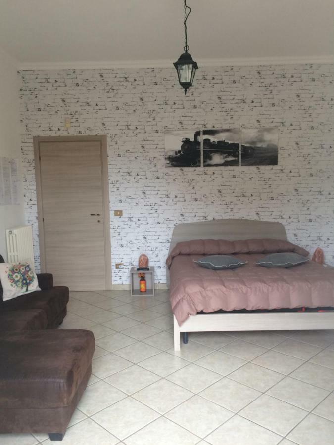 Casa Vacanze La Stazione Браччано Экстерьер фото